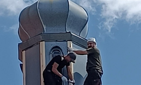 У корюківському центральному Свято-Вознесенському храмі відремонтували покрівлю, пофарбували купола