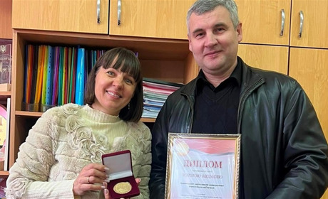 Золота медаль. Вітаємо авторів волонтерського проєкту - Олега Лісовця та Ганну Б'янку