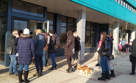 С измаильского морвокзала в румынскую Исакчу отправился первый рейс с украинскими беженцами (видео)