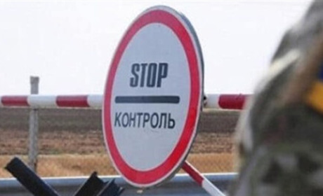 У Шепетівці жінка посприяла виїзду чужого чоловіка за кордон