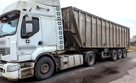 Замість кукурудзи — сосна: у Сарненському районі зупинили водія вантажівки