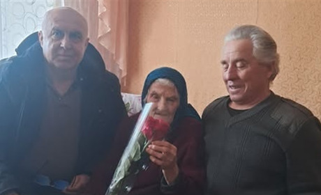 Життя довжиною у століття: жителька Старокостянтинівської громади відзначила 102-й день народження