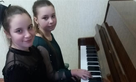 Новоградський дует піаністок переміг на музичному конкурсі