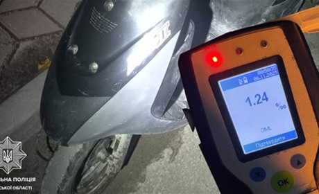 У Сарненському районі патрульні зупинили нетверезого скутериста