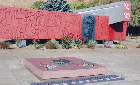 В Бердянську окупанти відключили вічний вогонь, підключенням якого так пишалися