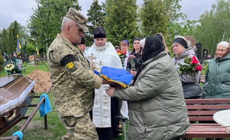 Менська громада попрощалася із Сергієм Патлатовим, який понад рік вважався зниклим безвісти