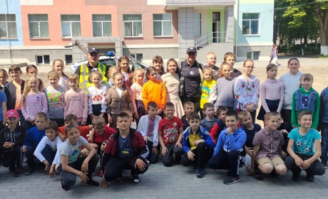 У Миколаївці поліцейські провели заняття для дітей із правил безпеки на дорозі