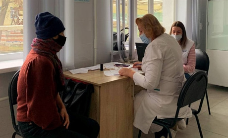 Щеплення від коронавірусу може стати обов'язковим для медиків та працівників комунальних підприємств