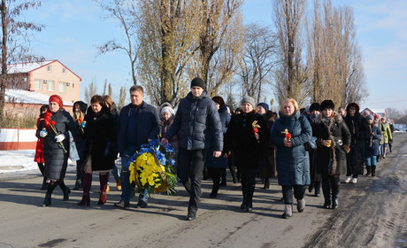 Біля пам’ятного знака жертвам Голодомору пройшов траурний мітинг