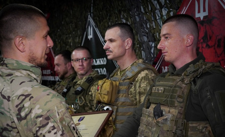 Командир 30 ОМБр Дмитро Добуш нагородив військовослужбовців бригади за мужність і віддану службу