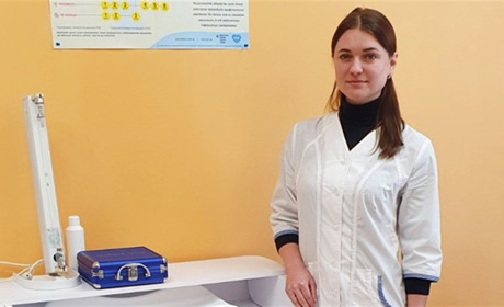 Житло — медикам. У Корюківці придбали квартиру сімейній лікарці з села