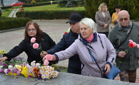 В Южноукраїнську 78 річницю визволення України відзначили зустріччю в музеї та покладанням квітів