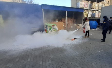 У Старокостянтинівському Епіцентрі гасили пожежу. Умовно