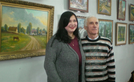 Художник з Новокаховської громади Валерій Івченко представив свої картини на Хмельниччині
