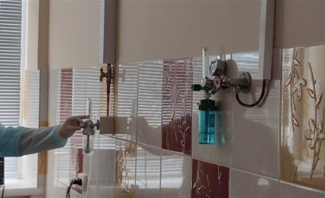 При яких симптомах та станах пацієнту з COVID-19 може знадобитись госпіталізація? Пояснення МОЗ