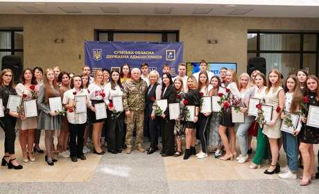 Шістьох обдарованих студентів із Глухова відзначили стипендією голови ОДА. Кого саме?
