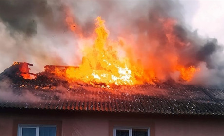 Пожежа на Сарненщині: горіла покрівля житлового будинку