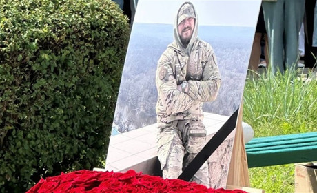 Не висихають сльози матерів, вдів, дітей... Нетішин віддав шану Герою Сергію Забарі