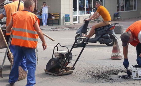 У Сватовому розпочався ямковий ремонт міських доріг з асфальтобетонним покриттям