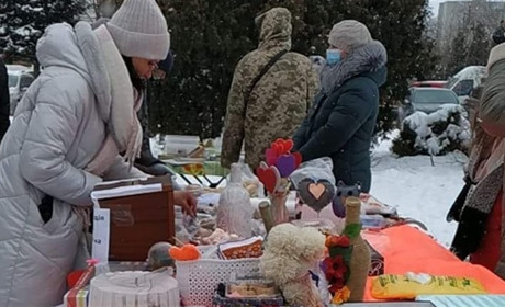 У Калуші на  благодійному ярмарку зібрали 1000 доларів і майже 26 тис. грн для  Святослава Колодія