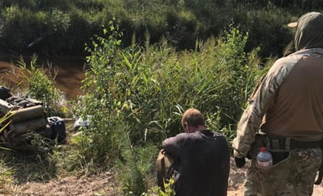 Рейд на клондайки: у Сарненському районі правоохоронці шукали нелегальних бурштинокопачів