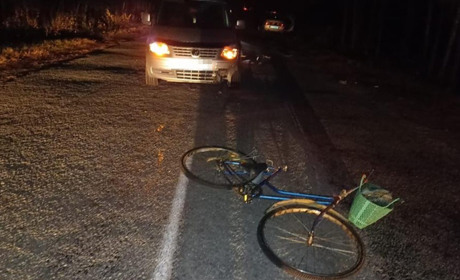 Під колеса автівки потрапив 62-річний велосипедист: постраждалий потрапив до реанімації