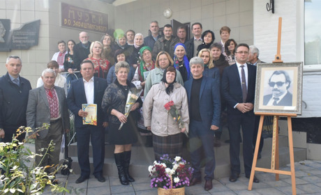 Лауреати премії імені Забаштанського передали фінансову нагороду для українських захисників