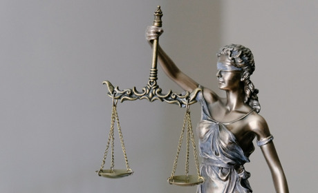 В Умані чоловіка підозрюють у десяти фактах шахрайства