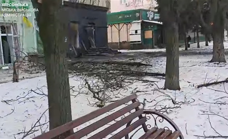 Зранку рашисти вгатили по Херсону: поцілили в лікарню, є поранені медики (відео)