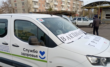 На Луганщині окупанти почали вакцинацію від грипу та ковіду. Як роблять заштрики місцевим жителям