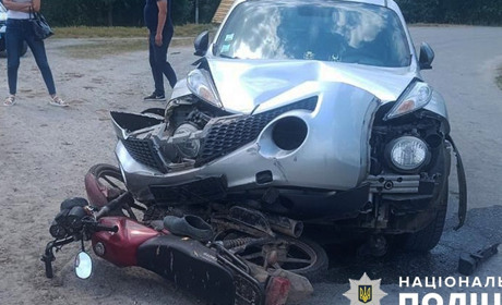 На Звягельщині мотоцикліст зіткнувся з автомобілісткою — водія двоколісника ушпиталили
