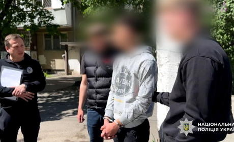 Підпал трьох Tesla в Одесі за гроші: двох юнаків з Одещини судитимуть
