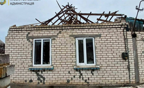 На Херсонщині окупанти завдали ударів по критичній та соціальній інфраструктурі, житлових будинках