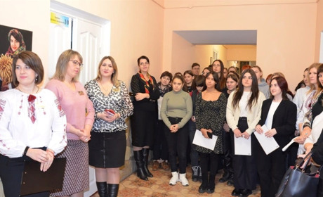 В Балті відбулася незвична виставка світлин балтянок у хустках