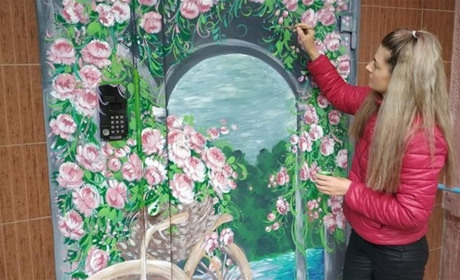 Херсонська художниця, яка перетворює під'їзди на художні шедеври, має замовлення на місяці вперед