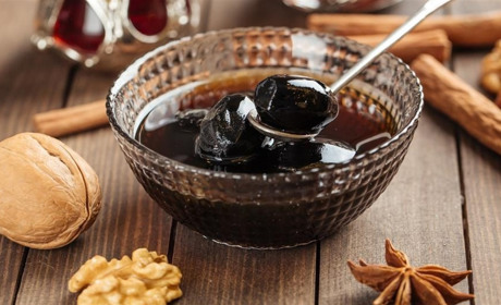 Як приготувати варення з волоського горіха – корисний десерт на зиму