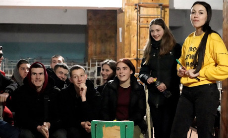 Барська молодіжна рада навчає молодь Кузьминецького ліцею організовувати активні види дозвілля