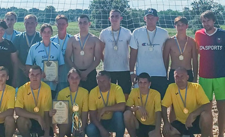У Великій Каратулі розіграли Кубок з пляжного волейболу: переможці незмінні