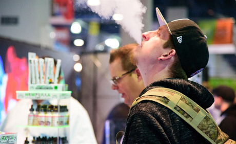 В Україні заборонили продаж електронних сигарет неповнолітнім: що варто знати сватівчанам