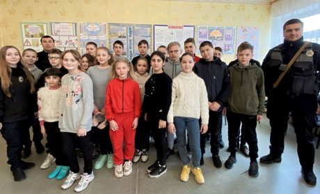 Поліцейські провели пізнавальну зустріч із учнями Марківської гімназії