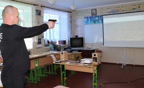 Інтерактивний тир та маскувальні сітки для військових: чим живе школа в Попасній