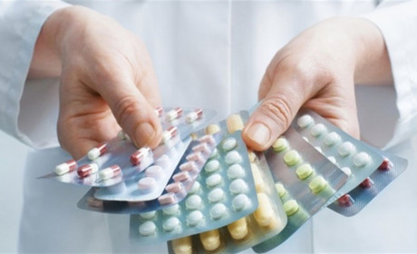 Золотонісці 60+, які отримали дві дози вакцини від COVID-19, зможуть витратити 1000 гривень на ліки
