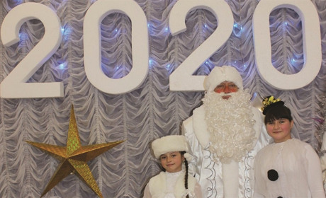 «А волшебный посох отказался включаться!» - о случаях у елки рассказал Дед Мороз Дворца творчества 