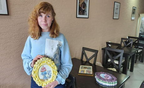 Художниця із Первомайська продає свої роботи, щоб підтримати ЗСУ
