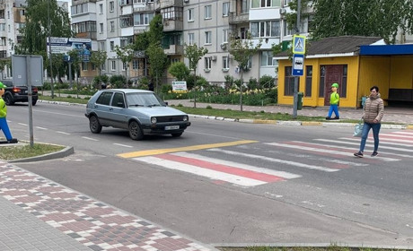 "Лише на хлопчиків не сподіватимуся": пішоходи, поліція й експерти оцінюють появу фігур на переходах