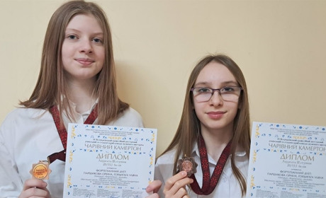 Учениці Старокостянтинівської музичної школи здобули перемоги на престижних мистецьких конкурсах