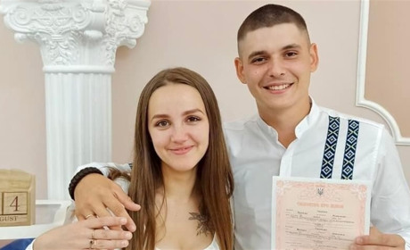 Весільний бум на День Незалежності: в Україні одружились 392 пари, серед них військові з Дрогобича