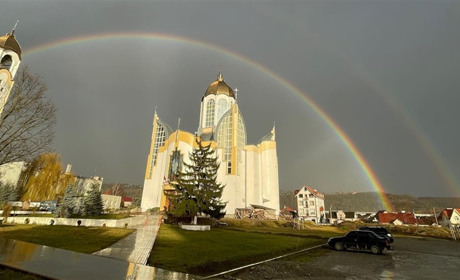 Господній купол над Чортковом у Навечір’я Богоявлення символізує знак жаданого миру