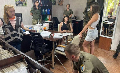Працівник одеської ВЛК за 10 тис доларів робив військовзобов’язаних чоловіків непридатними до служби