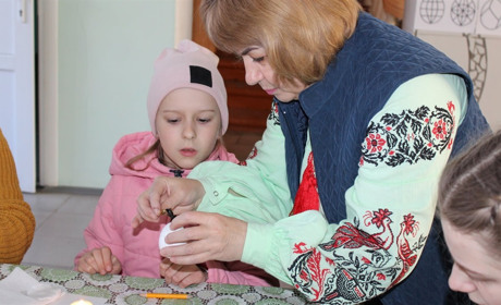 У Старокостянтинові вчилися розписувати Великодні писанки